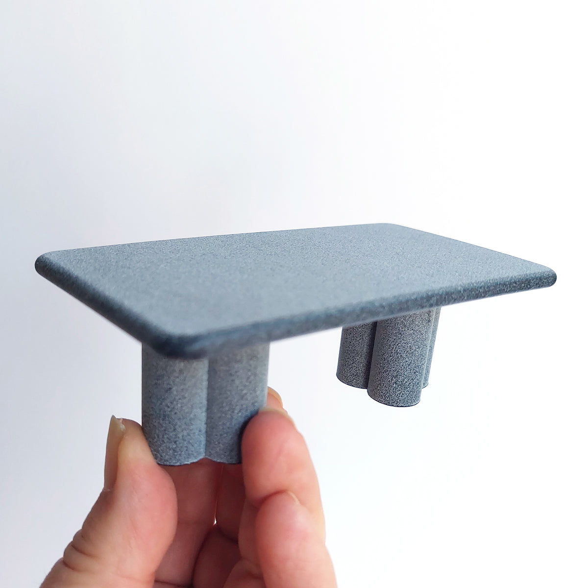 Clover Column Dollhouse Coffee Table 1:12 - Unpainted